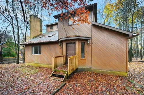 126 Maple Rd, Blakeslee, PA 18610-7827