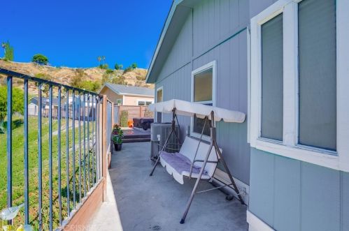 28101 Vista View Dr, Santa Clarita CA  91351-5710 exterior