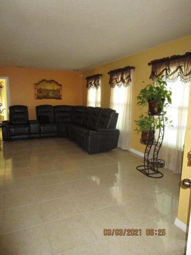 2090 Allegheny Ct, Orlando, FL 32818-5319