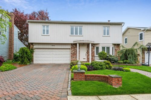 1944 Valentines Rd, Westbury, NY 11590-5840