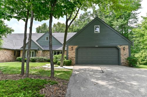 12427 Golf Dr, Thiensville WI  53092-2462 exterior