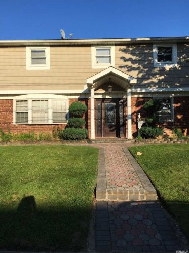 328 Wicks Ave, Babylon, NY 11703-1511