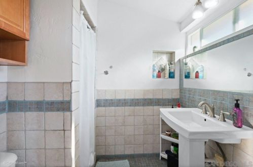 5525 Brunswick Ave, San Diego CA 92120-1830 exterior