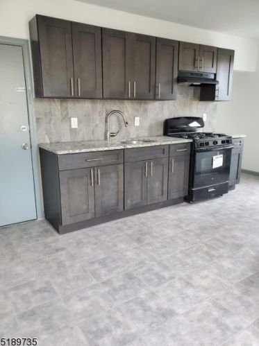 54 2 St, Newark NJ 07107-3106 exterior