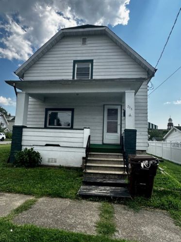 708 Budd St, Hermitage, PA 16146-2732