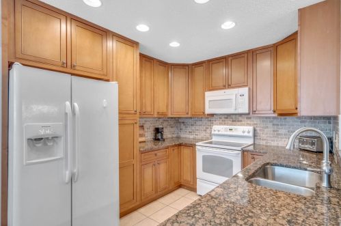 418 Poplar Ct, Maitland FL  32751-5975 exterior