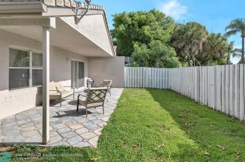 3017 179 Ave, Hollywood FL  33029-3054 exterior