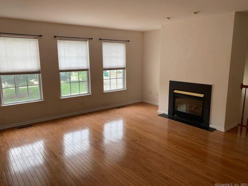 1906 Eaton Ct, Danbury, CT 06811-4061