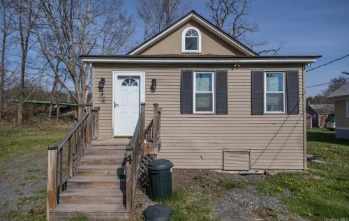 4 Irving Ln, Ferndale NY  12734-5234 exterior