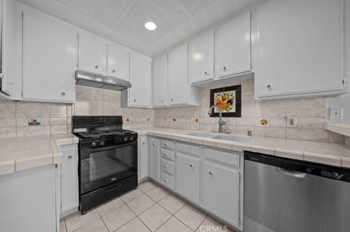 672 Parkview Dr, Lake Elsinore CA  92530-7071 exterior