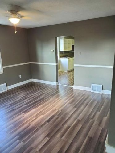 1098 Beaver Rd, Ambridge, PA 15003-2035