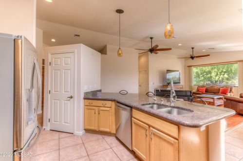 2001 Flying Q Ln, Tucson AZ  85713-6726 exterior