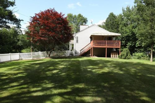 34 Tower Hill Rd, Cumberland RI  02864-1524 exterior
