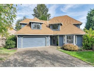 9267 Hill St, Portland, OR 97223-6071