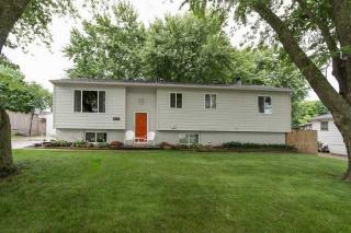 925 Cherry Pkwy, Norwalk IA  50211-1589 exterior