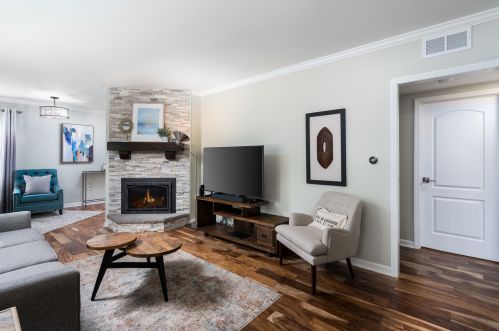 8035 Poplar Dr, Milwaukee, WI 53217-2922