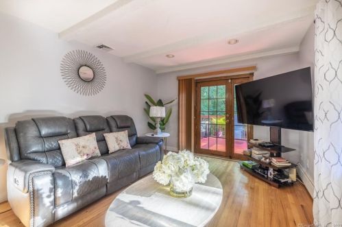 385 Beaver St, Ansonia, CT 06401-2006