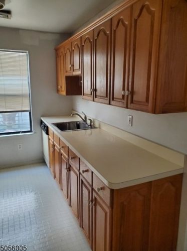 1811 Spruce Hills Dr, Glen Gardner, NJ 08826-3717