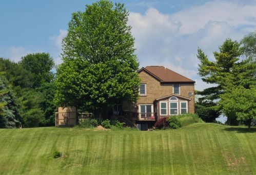 1930 Upper Vly Dr, West Jefferson OH  43162-9542 exterior
