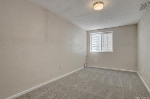 5058 Elkhart St, Denver CO 80239-5176 exterior