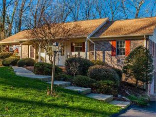 711 Victory Ln, Hendersonville, NC 28739-9792