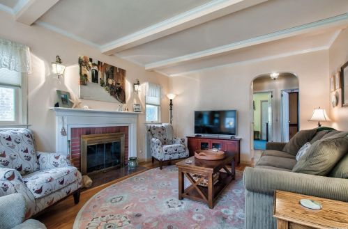 18 Surrey Rd, New Hyde Park NY  11040-2036 exterior