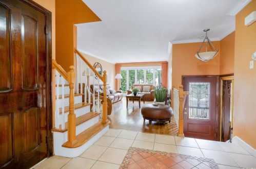 2343 Bruner Ave, Bronx, NY 10469-6322