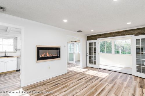10 Hardy Ct, Bricktown, NJ 08724-1911