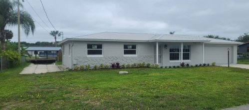 1617 Paradise Ln, Astor, FL 32102-7947