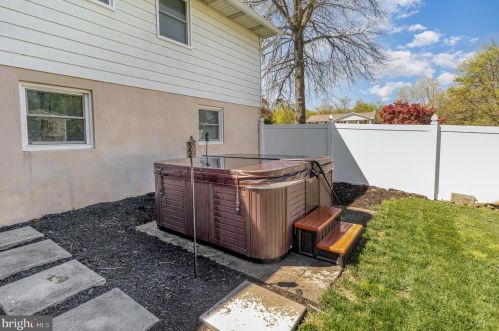 81 Moongale Dr, Carlisle PA  17013-2116 exterior