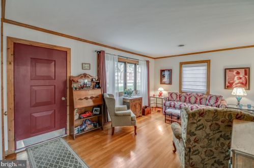 121 School Pl, Slaughter Beach DE  19963-1821 exterior