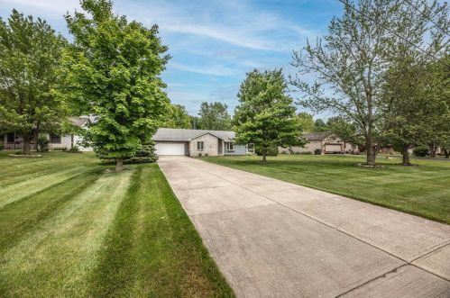 73 Charles Rd, Pataskala, OH 43062-9254