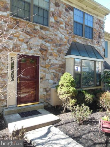 14 Algonquin Ct, Wayne, PA 19087-5549