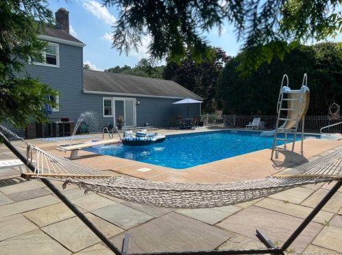 9 Still Field Rd, Manchester CT  06040-6355 exterior