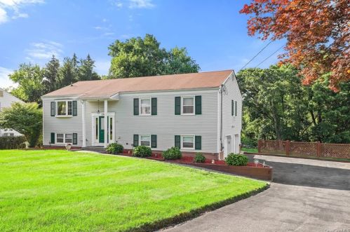 536 London Rd, Yorktown Hgts, NY 10598-2512