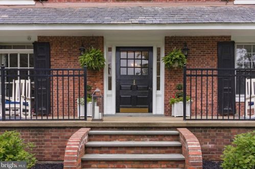 275 Foxall Ln, Berwyn, PA 19312-1843