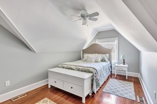 136 Vlg Rd, Huntington CT 06484-1778 exterior