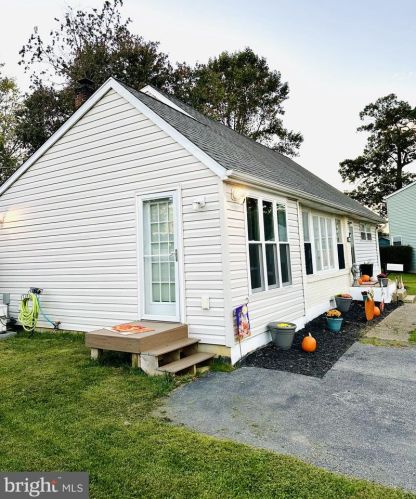 6 Swanson Dr, Wilmington, DE 19808-4632