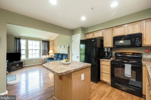 135 Sandpiper Ct, Gilbertsville PA  19525-8118 exterior