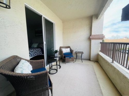 7442 Altiva Pl, Carlsbad CA 92009-6412 exterior