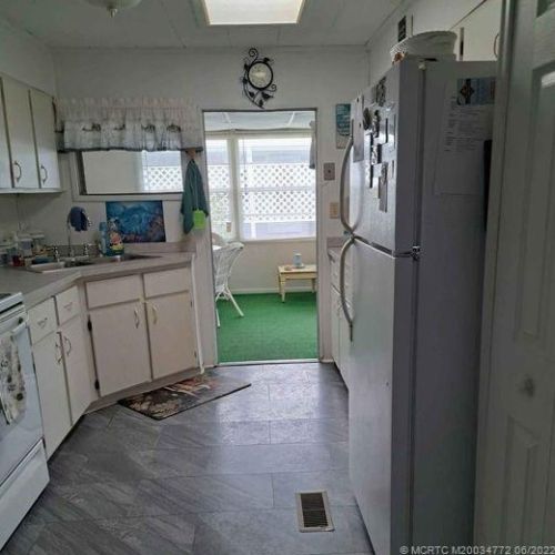 4 Guava Ln, Fort Pierce, FL 34952-2846
