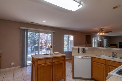 2070 Carousel Dr, Hollister CA  95023-5665 exterior