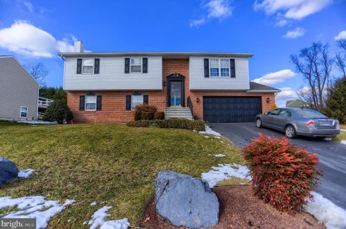 170 Overview Cir, Red Lion, PA 17356-8904