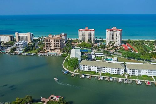 10682 Gulf Shore Dr, Naples FL  34108-3009 exterior