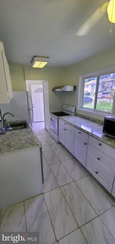 425 Reneau Way, Herndon VA  20170-4521 exterior