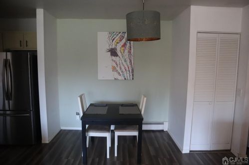 114 Cricket Ln, Woodbridge NJ  07095-1542 exterior