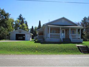 450 Water St, Iola, WI 54945-9707