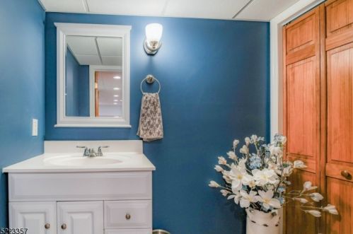 30 Munsee Dr, Cranford NJ  07016-3460 exterior