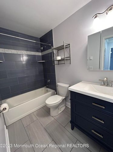 330 Shore Dr, Monmouth Hills NJ  07732-1147 exterior