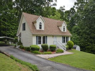 84 Varnadore Dr, Oak Park, NC 28704-9502